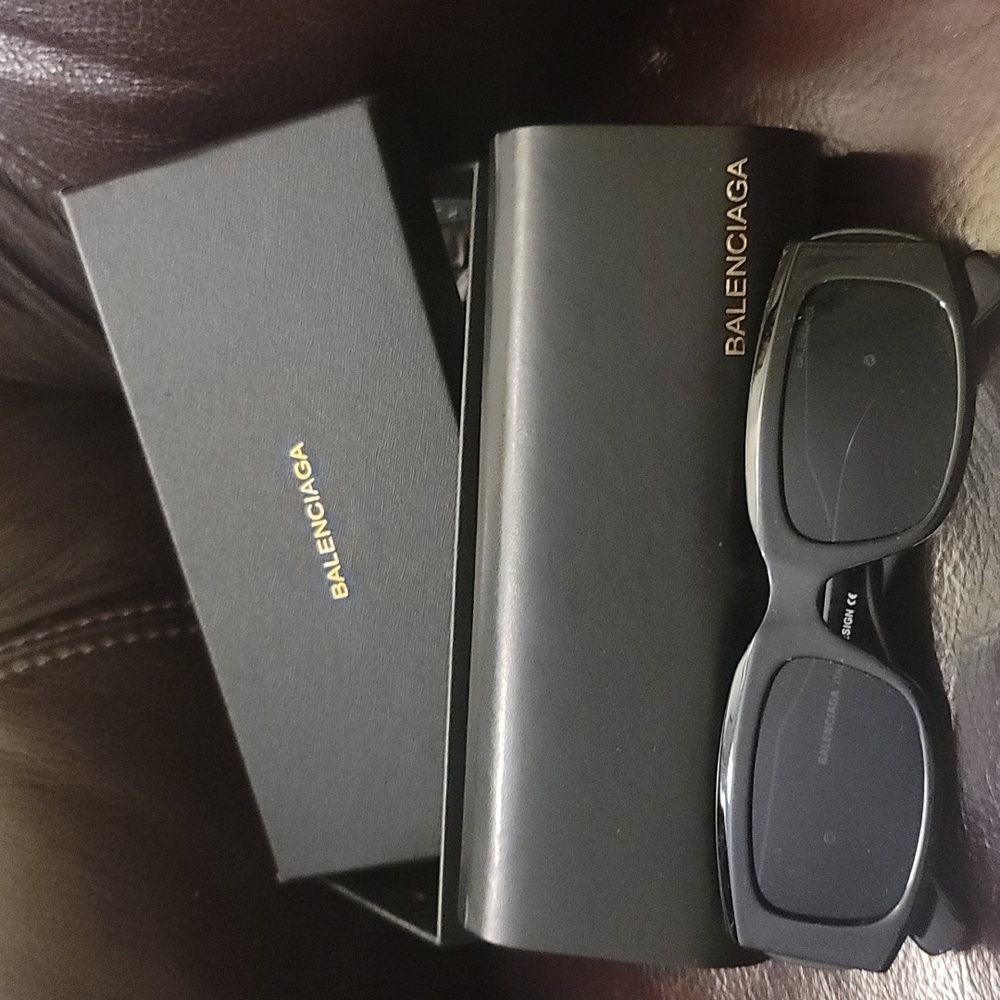 📂 BALENCIAGA BLACK SUNGLASSES SUNNIES WITH CASE & OUTER BOX